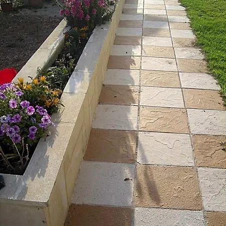 Angela 3*