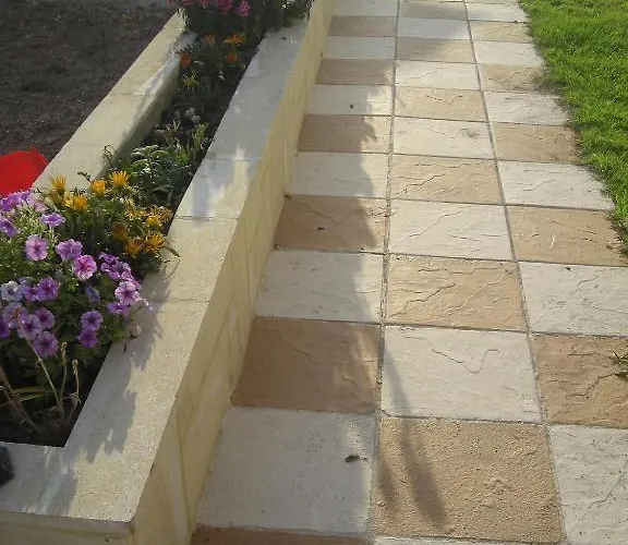 Angela Aparthotel 3*